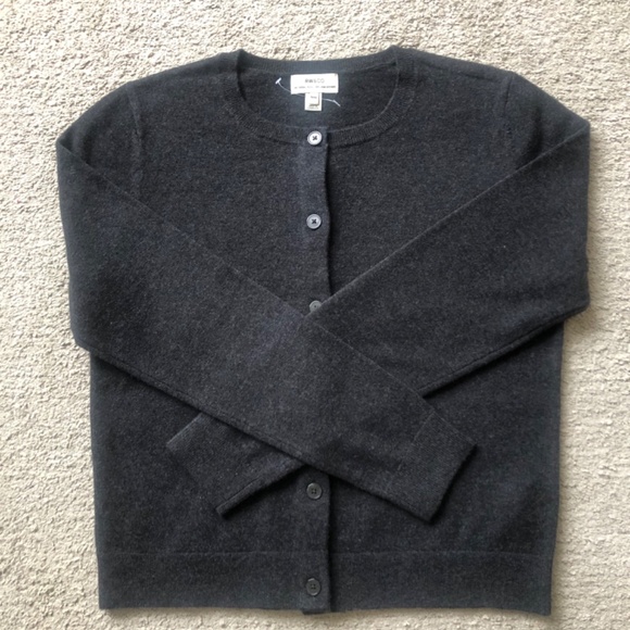 RW&CO Marine Wool Crewneck Cardigan Sweater. - Picture 2 of 2